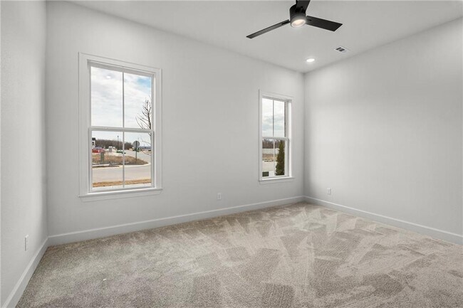 Building Photo - 550 Apollo Dr