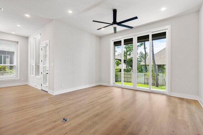 Building Photo - 415 N Hillary Step Pl