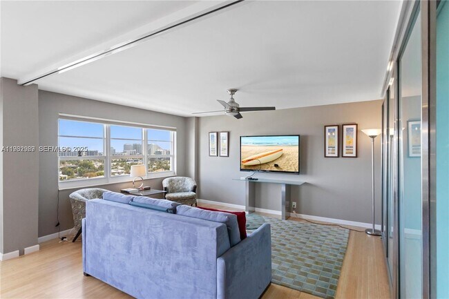 Building Photo - 340 Sunset Dr