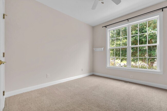 Building Photo - 210 Raven Ridge Ct