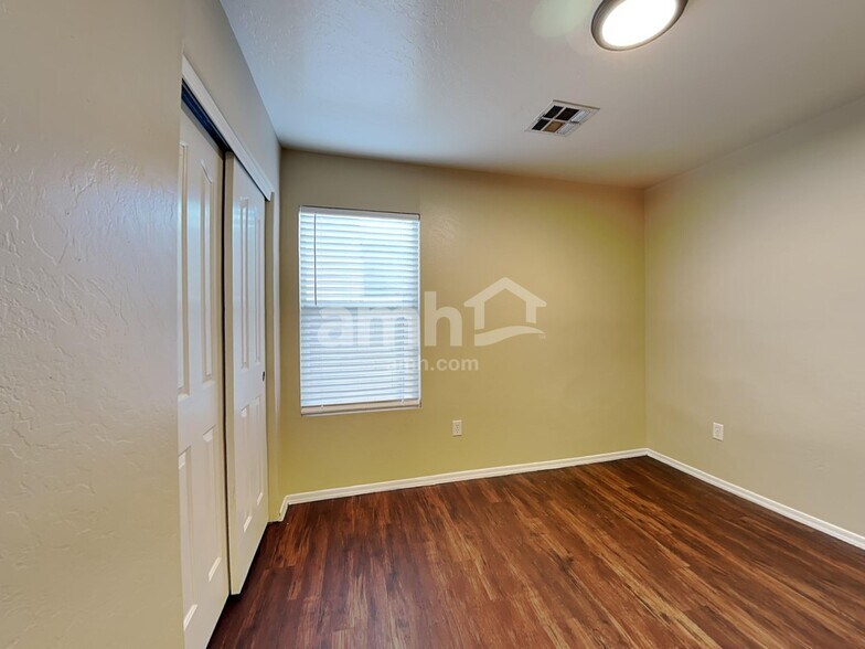 Building Photo - 10661 E Plata Ave