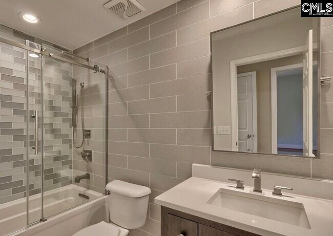 Building Photo - 3011 Clark St