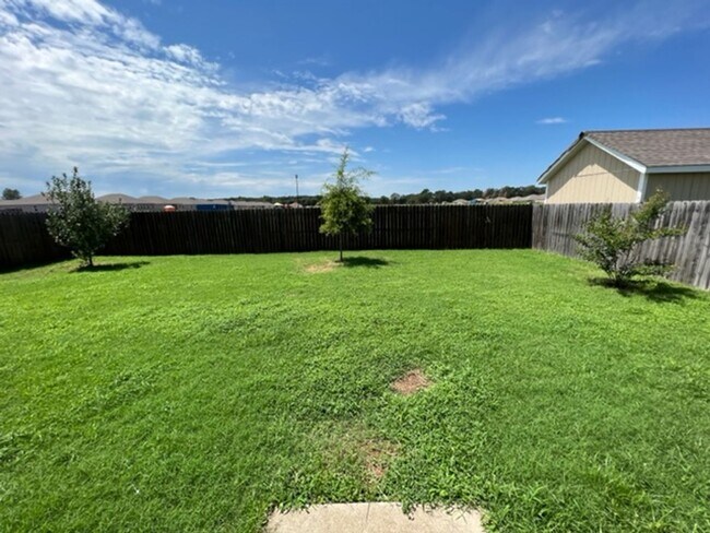 Building Photo - Beautiful Home In Centerton, LAWN MAINTENA...