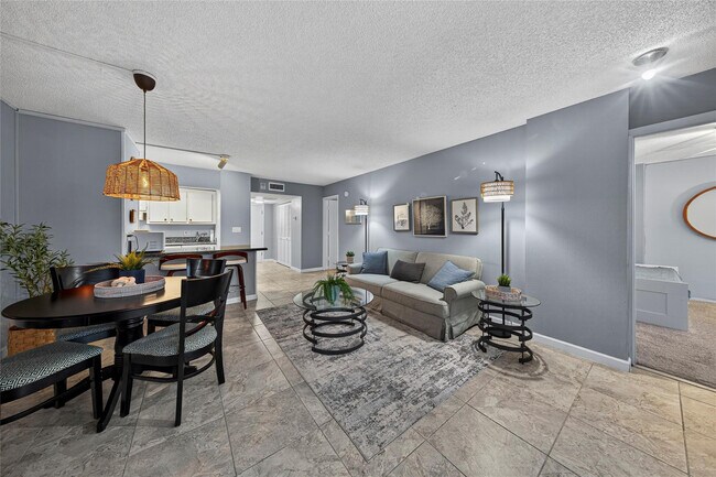 Building Photo - 209 N Fort Lauderdale Beach Blvd