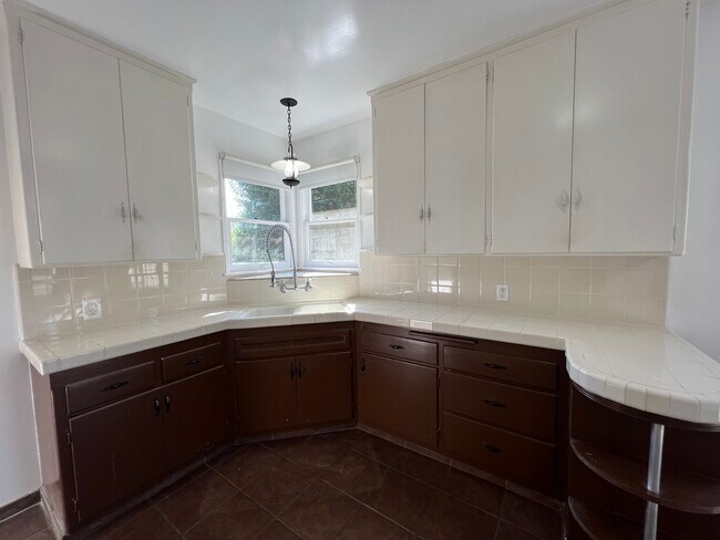 Building Photo - 13900 Burbank Blvd