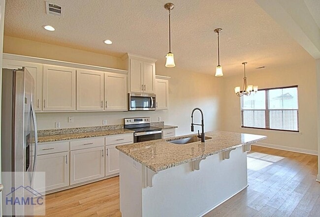 Building Photo - 302 Mcclelland Lp NE