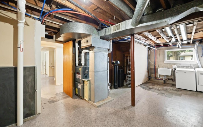 Building Photo - 4-Bedroom 2-bath in West Lafayette!