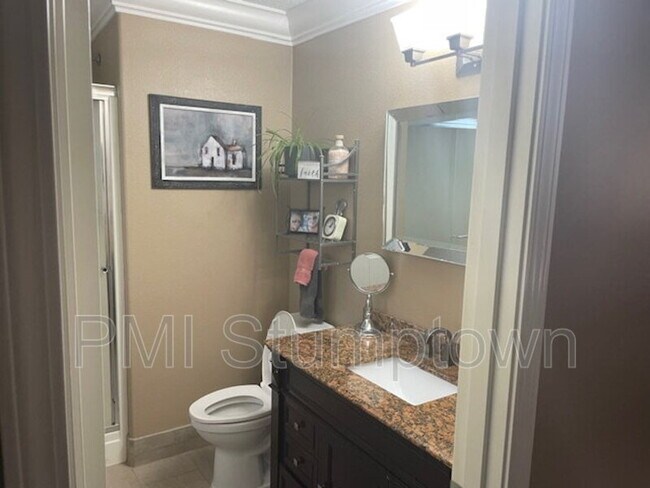 Building Photo - 20598 NE Shore View Dr