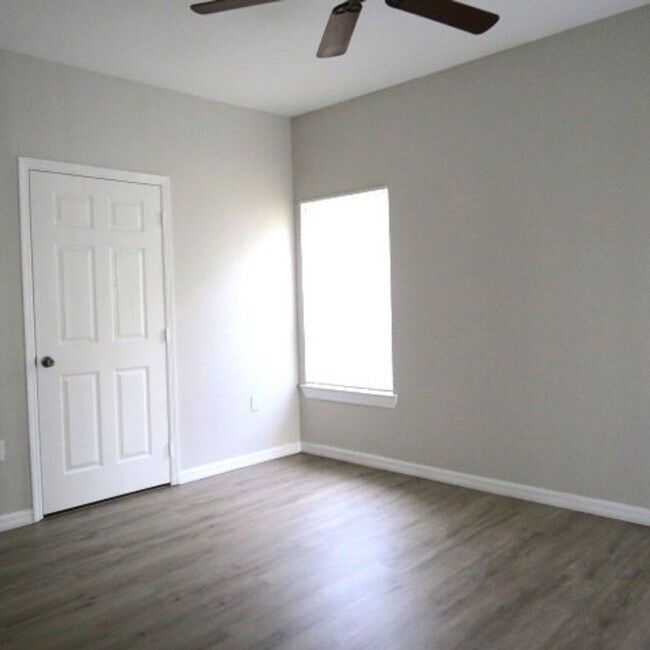 Building Photo - Millenia Mall area! Location! Manned Gated...
