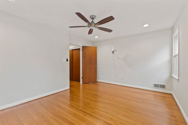 Building Photo - Discover this beautifully updated Colonial...
