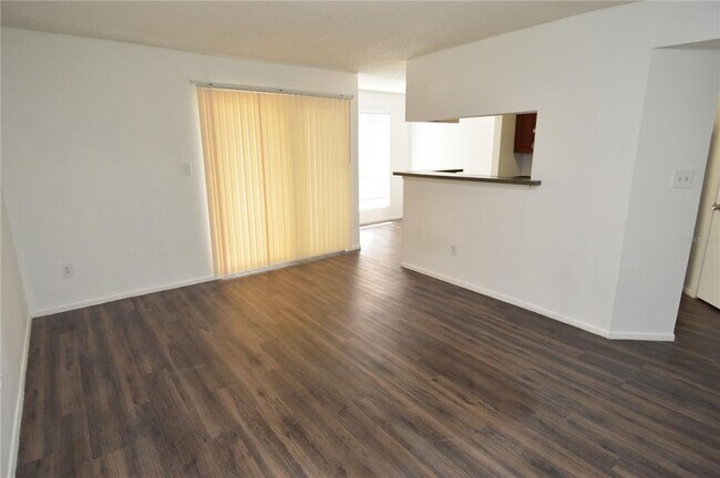 Building Photo - 8742 Mallard Reserve Dr