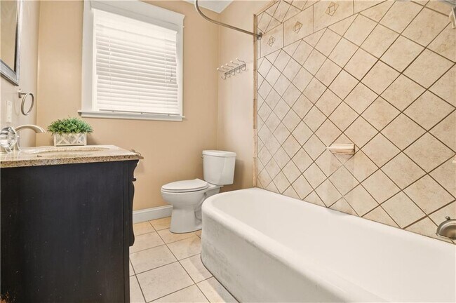 Building Photo - 334 Jastram St