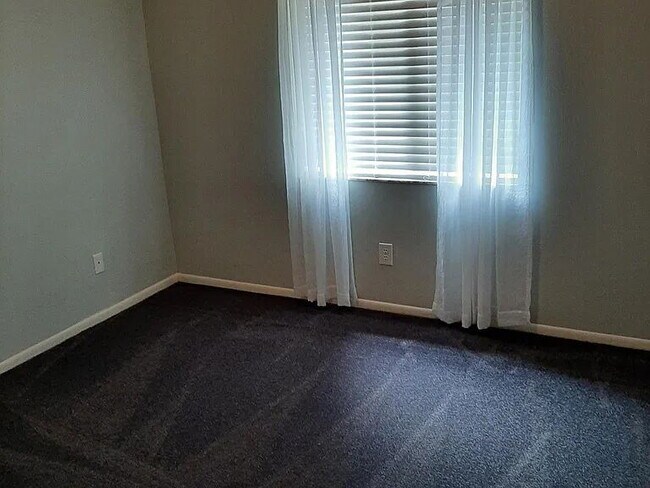 Building Photo - 3/2/2 Brandon House with a split floor plan.