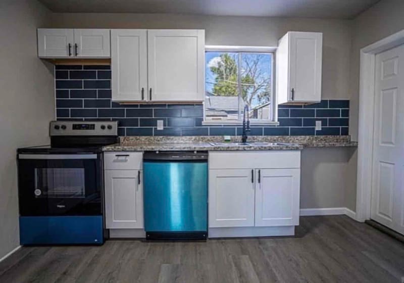 Building Photo - 1901 E 9th St