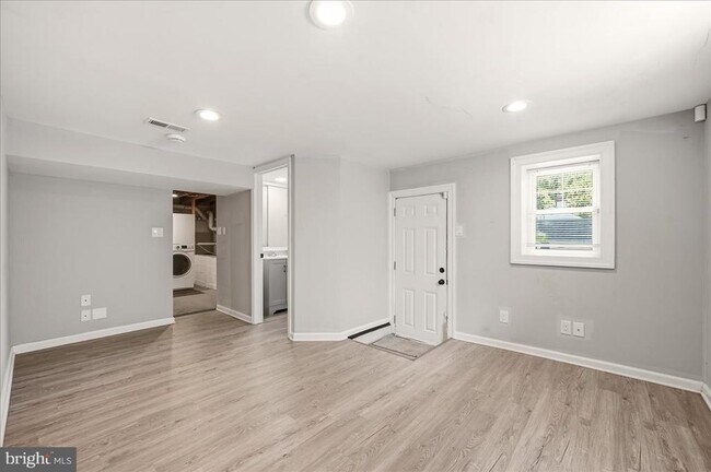 Building Photo - 17 Lizbeth Ln