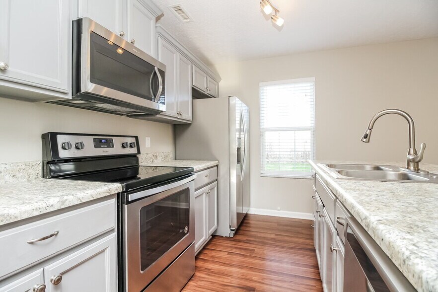Building Photo - 1414 Westview Dr