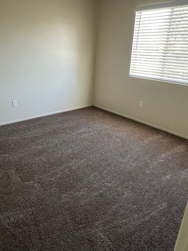 Building Photo - 240 N Spruce Ave