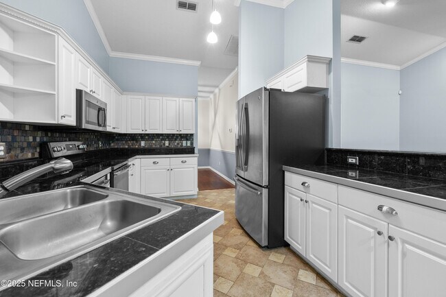 Building Photo - 6840 SW 80th Dr