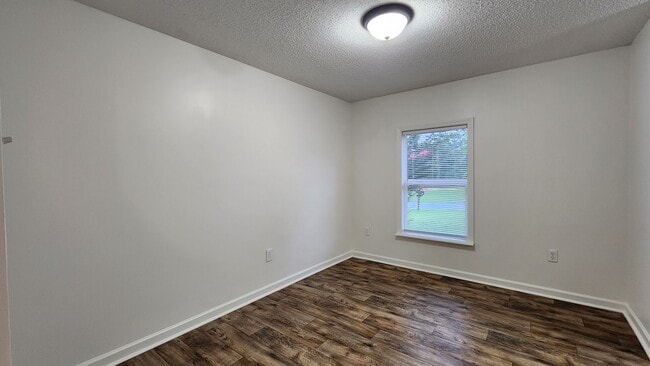 Building Photo - 1007 10th St