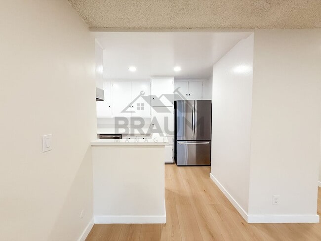 Building Photo - 6041 Whitsett Ave