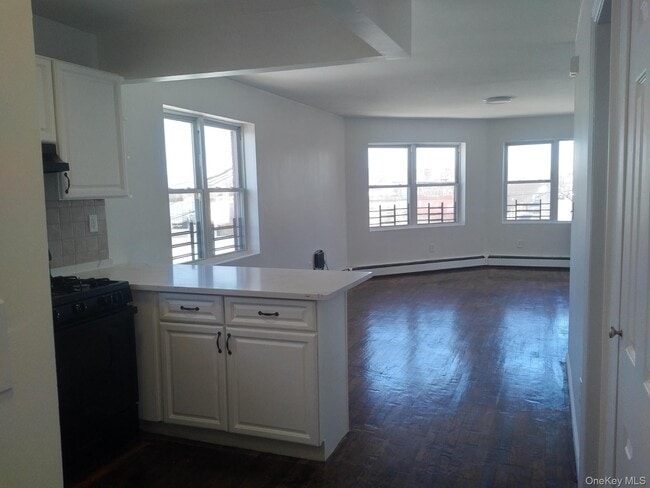 Building Photo - 680 Wortman Ave