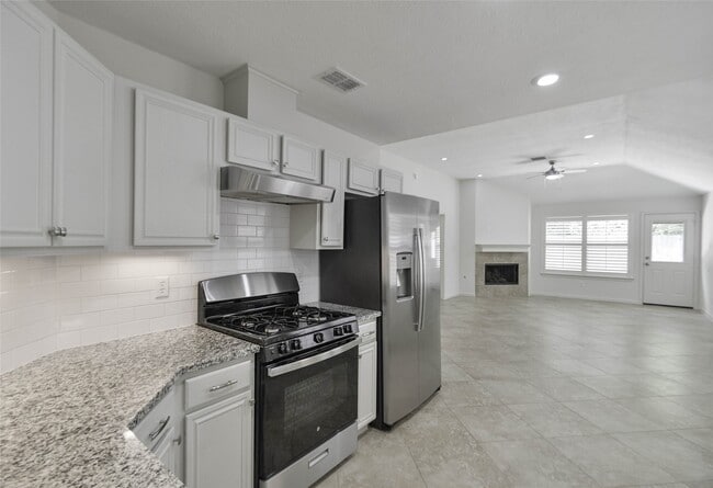 Building Photo - 27077 Crown Chase Dr