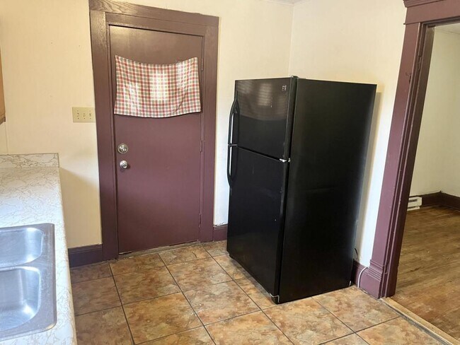 Building Photo - 103 Locust St