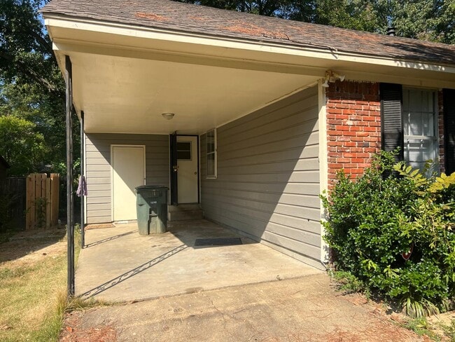 Building Photo - 3199 Gina Dr