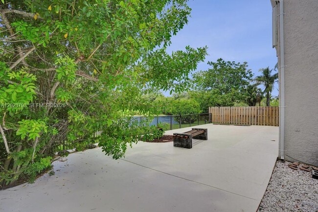 Building Photo - 21461 Sawmill Ct