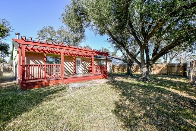 Building Photo - 14646 Dartwood Dr