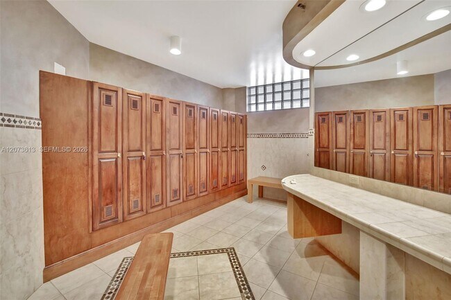 Building Photo - 20185 E Country Club Dr