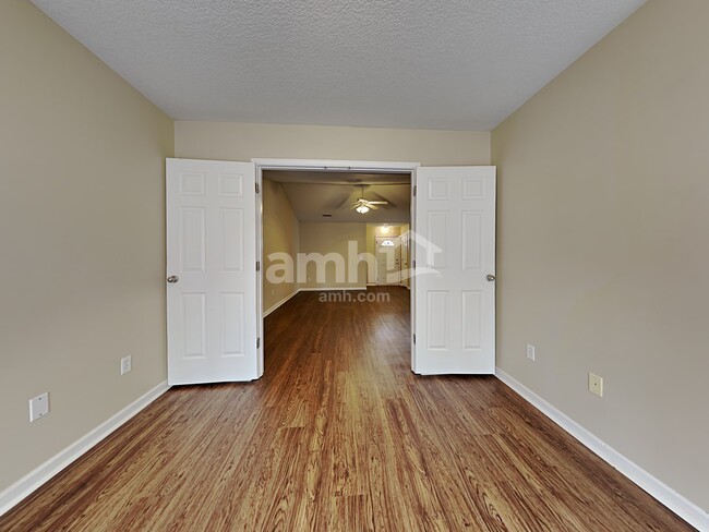 Building Photo - 508 Shoresbrook Rd