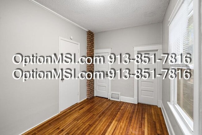 Building Photo - West Plaza!!!