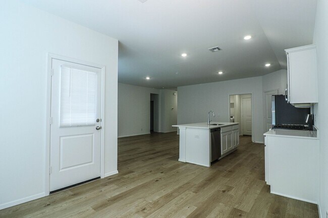 Building Photo - 3202 S 15th Pl