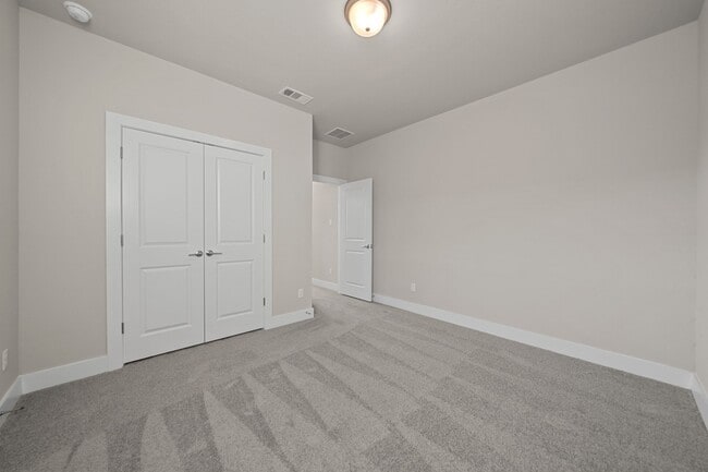 Building Photo - 219 Pinnacle Ln