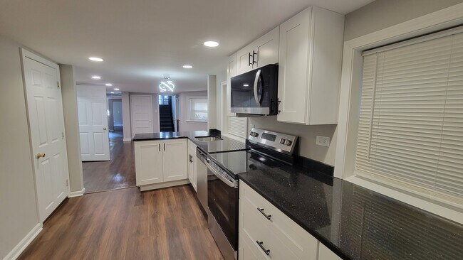 Primary Photo - 5749 N Talman Ave