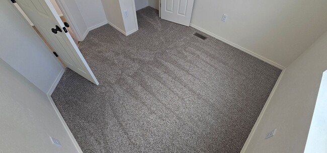 Building Photo - Fully Renovated 3Bd/2Ba Home in River Rock Fenced Yard Pet Friendly