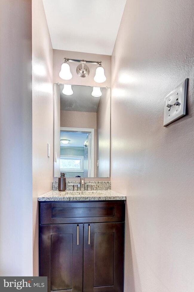 Building Photo - Elegant Arlington Residence with Comfortable Living and Ideal Location