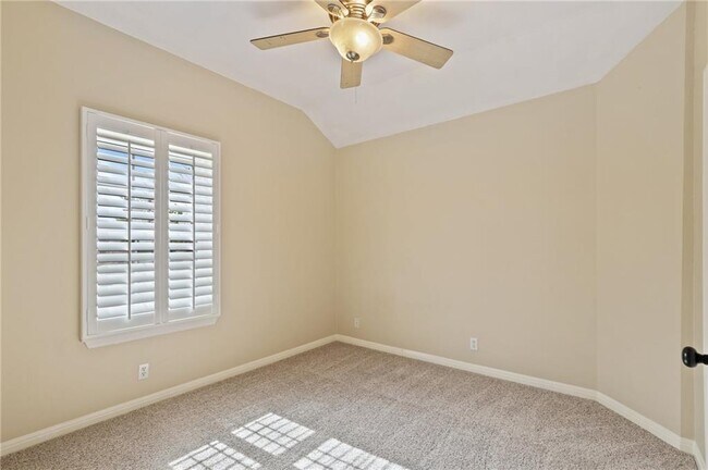 Building Photo - 1806 Paradise Ridge Dr