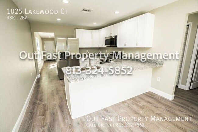 Building Photo - 1025 Lakewood Ct