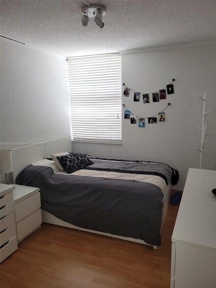 Building Photo - 20350 W Country Club Dr