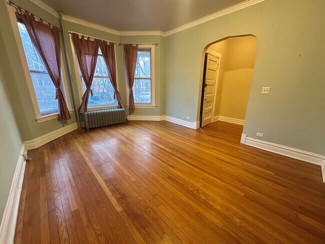 Building Photo - 1340 W Rosedale Ave