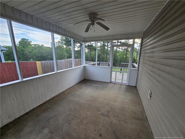 Building Photo - 150 Bear Creek Dr