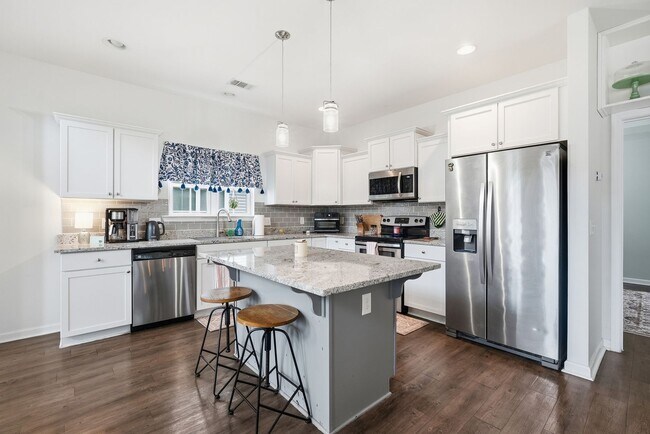 Building Photo - Like New Home For Lease in Rice Creek!