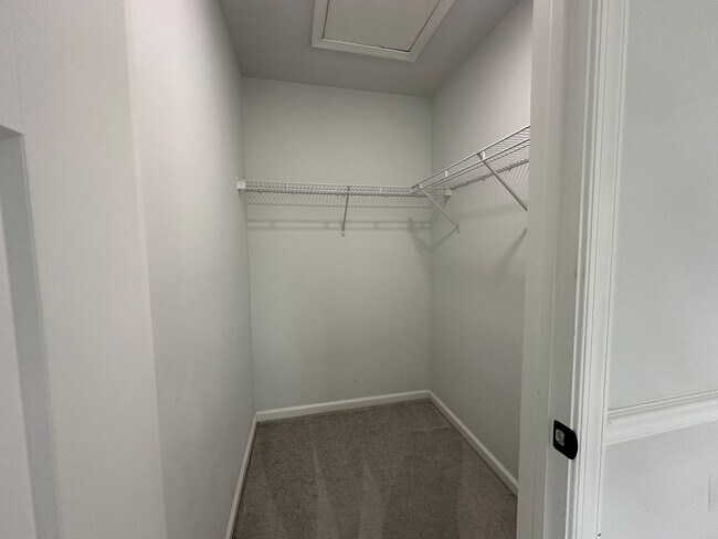 Building Photo - 3685 Clauss Dr