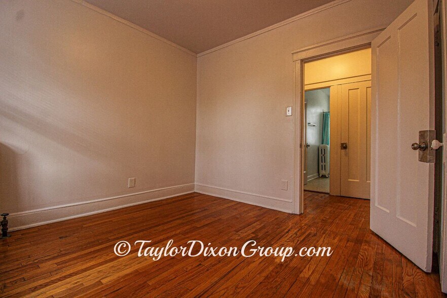 Building Photo - 506 E 70th St