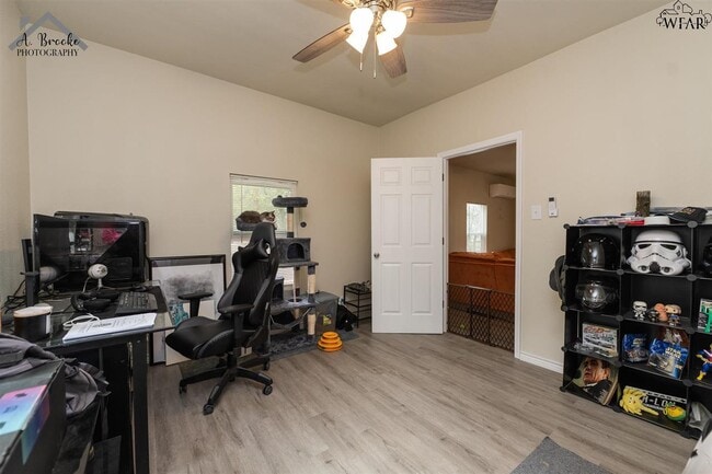 Building Photo - 514 S Archer St