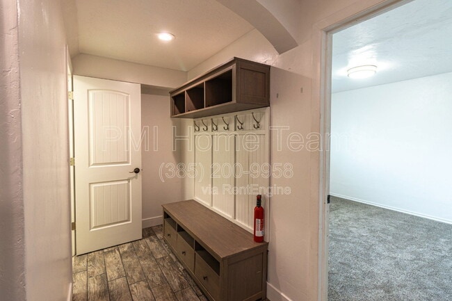 Building Photo - 1312 Roger Cir