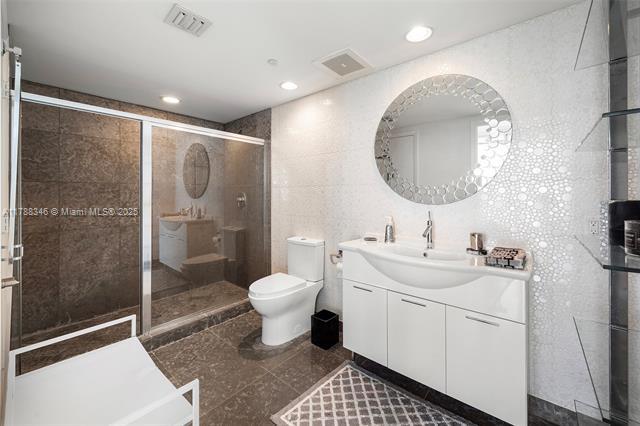 Building Photo - 495 Brickell Ave