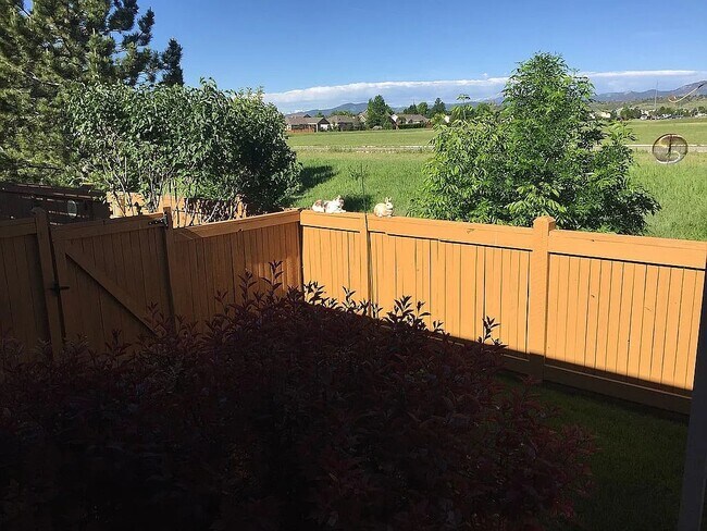 Building Photo - 4747 Parachute Cir